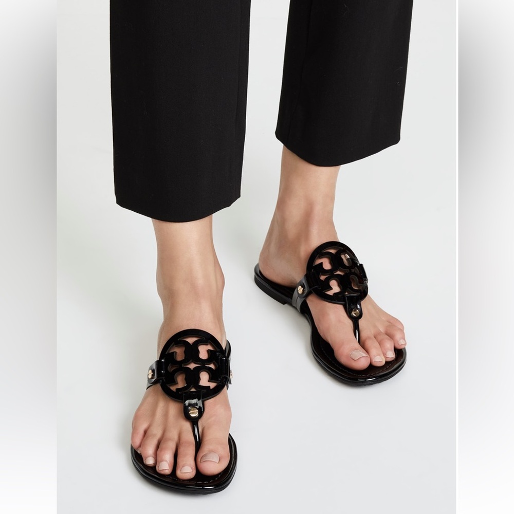 Tory Burch women 
Miller Patent Leather Thong Sandals black  SZ  9.5 gently used